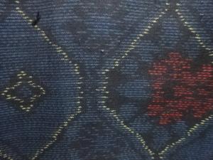 アンティーク　花に笹模様織出し本場泥大島紬着物